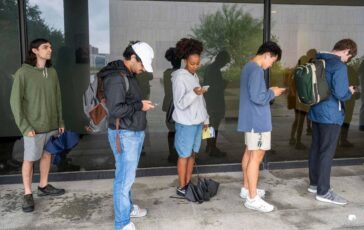 Usa lamministrazione Trump ha rallentato processo cittadinanza di 380mila potenziali elettori immigrati 364x230