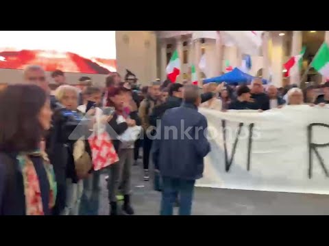 ""Vi remigreremo tutti"", tensione alla manifestazione dei giovani di centrodestra a Milano - Video