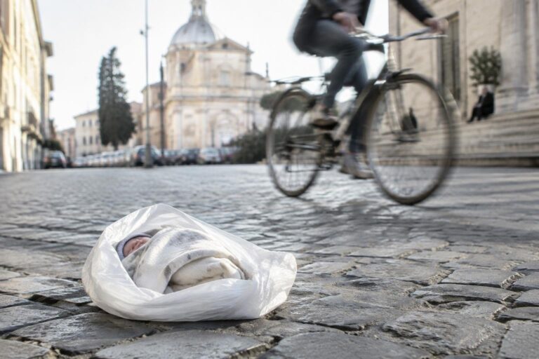 Abbandono di un neonato a Cinisello Balsamo: intervento urgente e indagini in corso