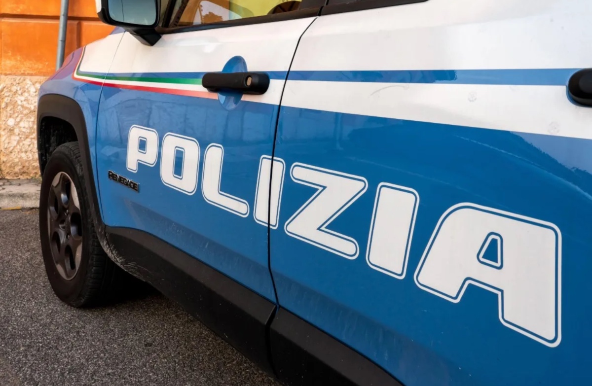 Salerno, scoperte armi e manuali con finalità terroristiche: arrestato studente 21enne