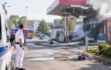 Attacco a Trappes: morti, feriti e accusa di terrorismo razzista