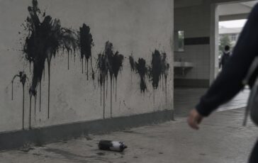 Bagni del Righi, Roma: lista stupri e simbolo nazista incollati ai muri