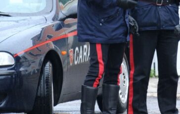 Cerca di dare fuoco alla ex moglie: arrestato