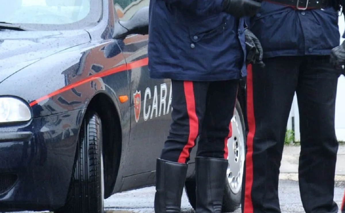 Bari, cosparge l’ex moglie di alcol e tenta di darle fuoco: arrestato per tentato femminicidio