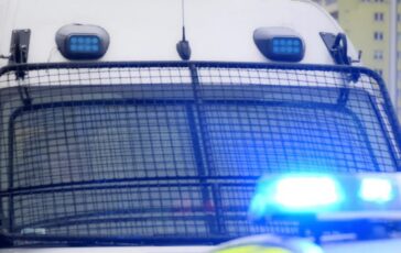 Bimbi morti di fame in casa: la telefonata al 911