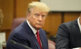 Trump accusato di violenza sessuale: i democratici chiedono indagini sul legame tra il presidente e Epstein