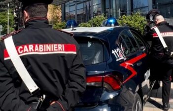 Coppia picchiata durante una rapina in casa: i carabinieri cercano i tre ladri