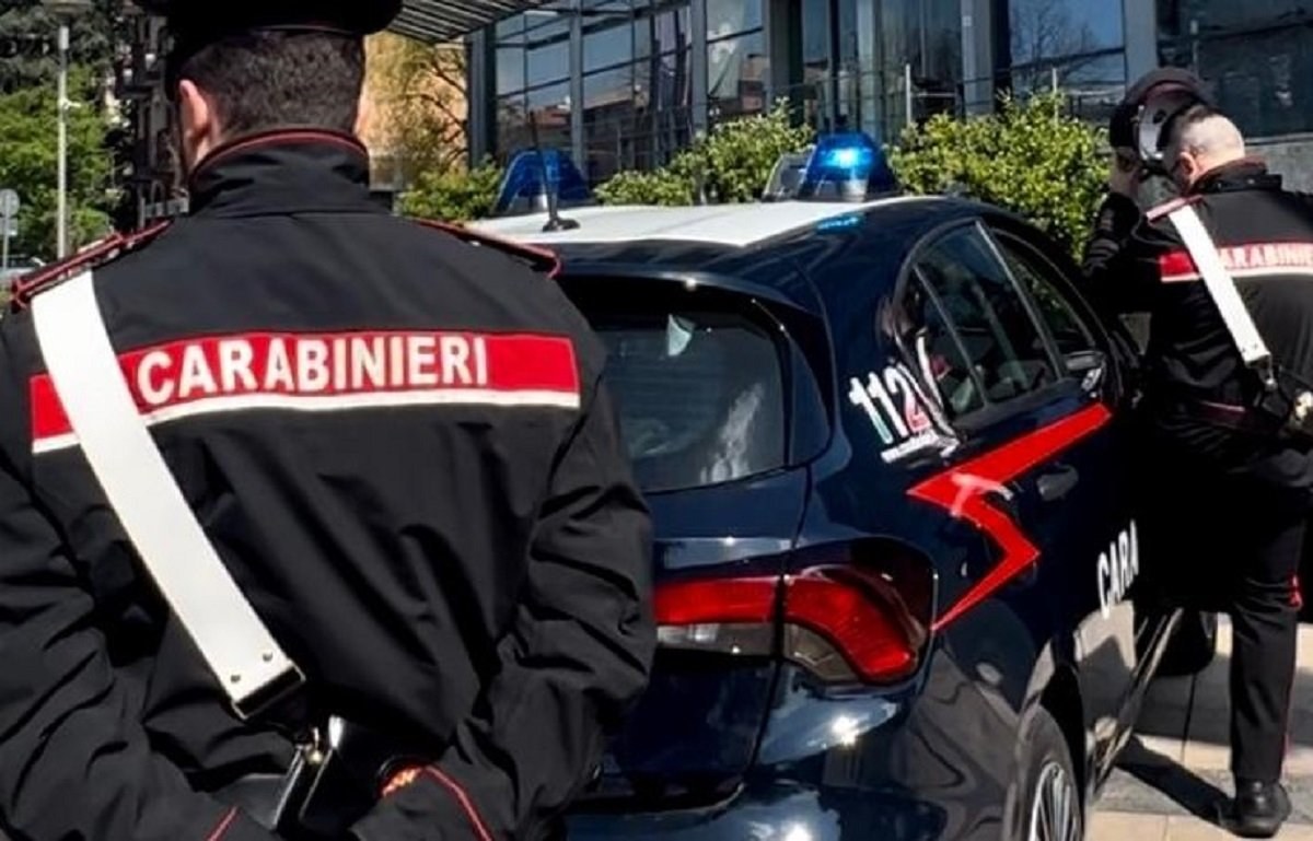 Coppia picchiata durante una rapina in casa: i carabinieri cercano i tre ladri