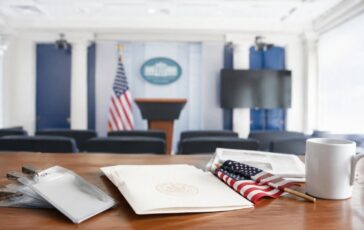 Corte blocca l’esclusione della Cnn dal viaggio di Trump
