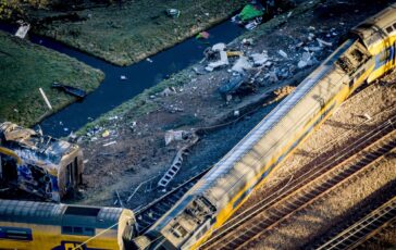 Disastro ferroviario in Spagna, nove italiani coinvolti: tre le donne disperse