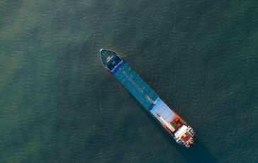 Droni colpiscono mercantili nel Mar Nero, due navi distrutte