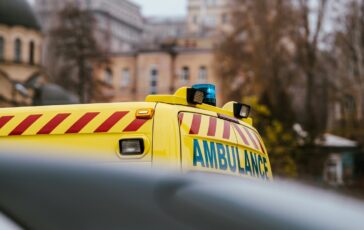 “E' una strage”, crollato il tetto della scuol