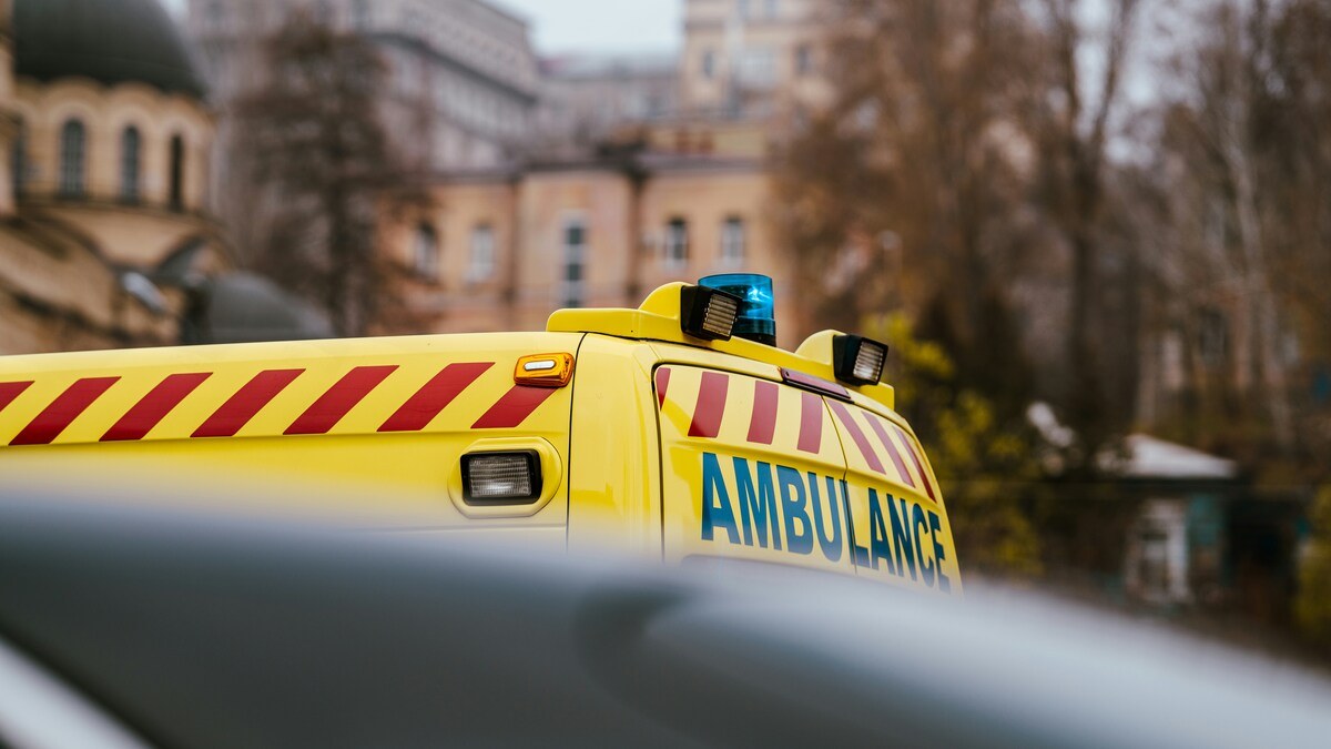 “E' una strage”, crollato il tetto della scuola: morti almeno 27 bambini