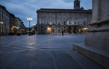 Forza Italia tra la difesa di Tajani e la sfida di Occhiuto