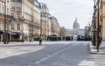 Francia, proteste contro il caro-vita: 272 fermati e violenza a Parigi, Marsiglia e altre città