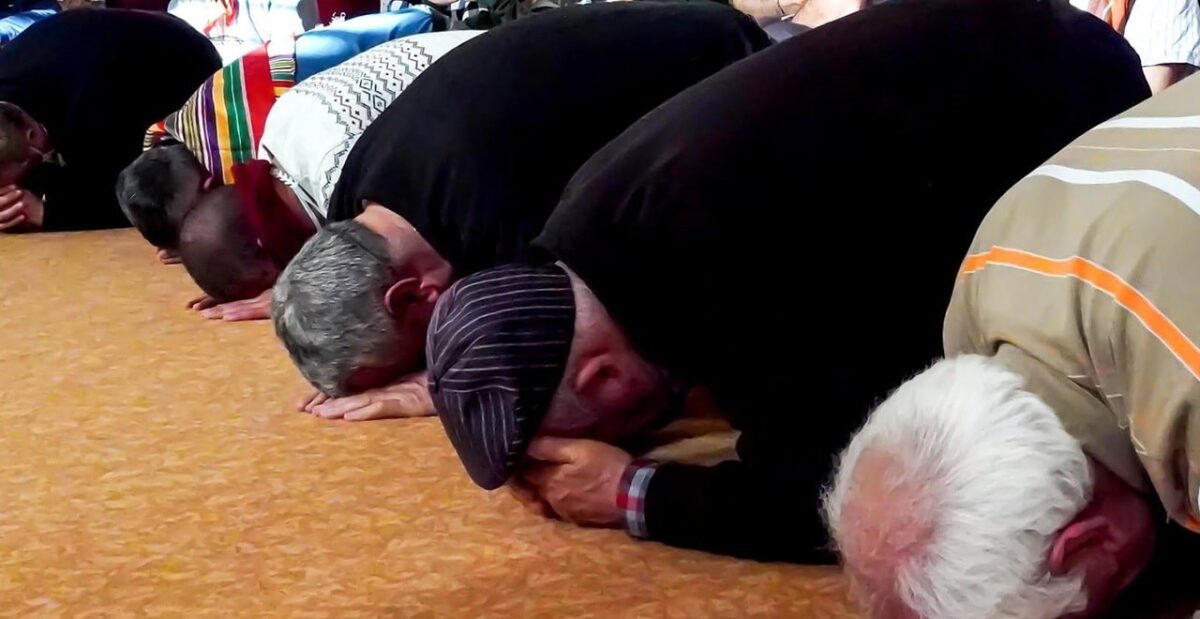 “Il prezzo per preghiera è fissato a solo 1000 euro”, bufera sulla moschea