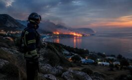 Incendio a Castellammare del Golfo: abitazioni evacuate e soccorsi