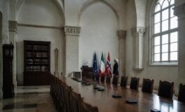 Italia chiede più margine di spesa all'UE, Meloni discute le accise