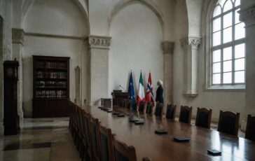 Italia chiede più margine di spesa all'UE, Meloni discute le accise