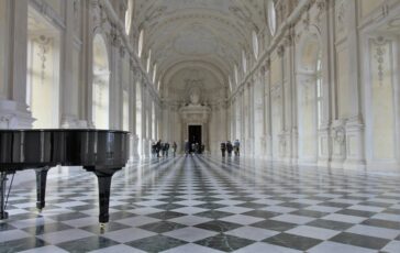 La Reggia di Venaria depredata come il Louvre: rubati orologi antichi