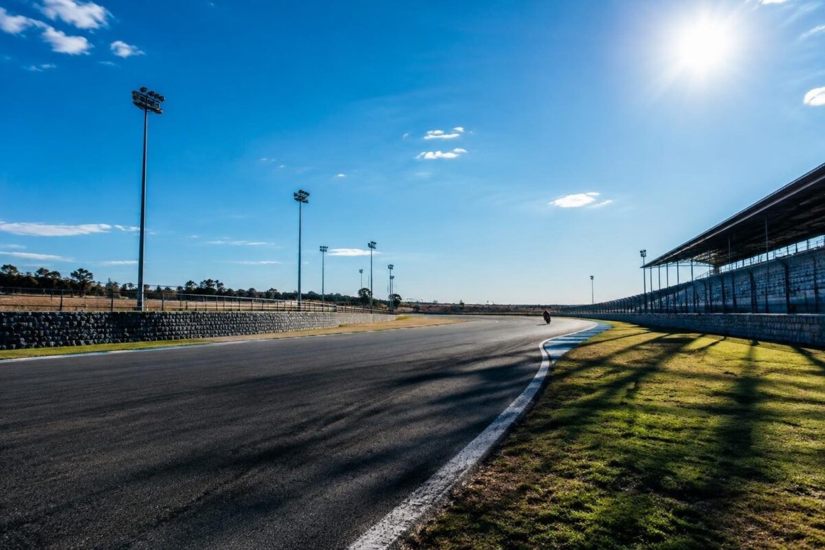 Marquez vince sprint Australia, Martin cade, Marquez torna leader