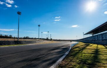 Marquez vince sprint Australia, Martin cade, Marquez torna leader