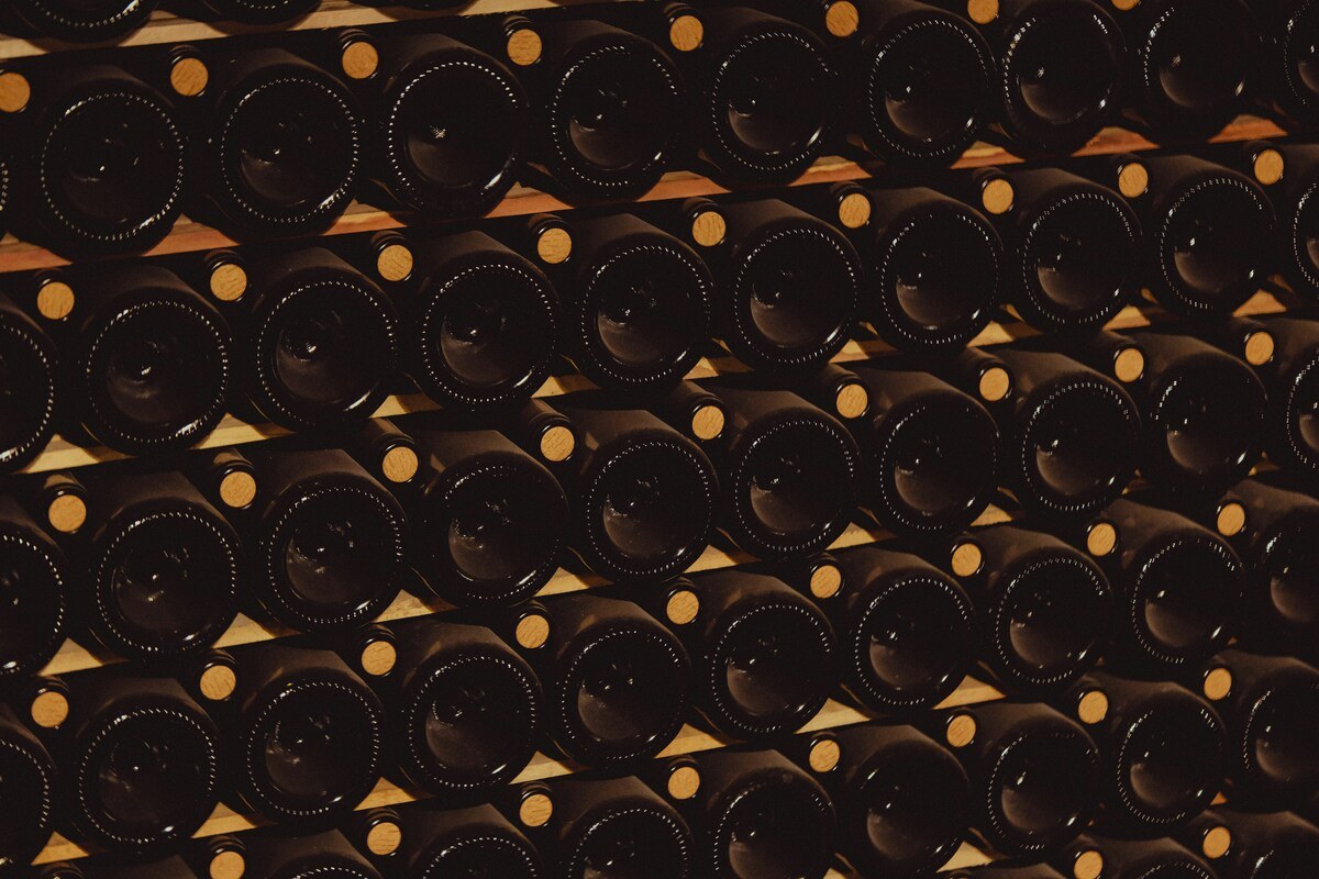 Maxi furto di vini pregiati: bottino da 5 milioni