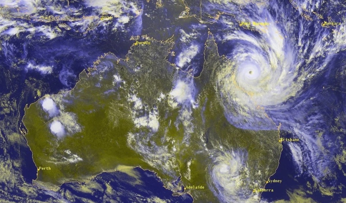 Meteo, l’anticiclone lascia spazio alle perturbazioni: piogge e temperature in calo