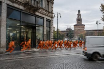 Milano in subbuglio: decathlon saccheggiato, 40 feriti e 50 arresti