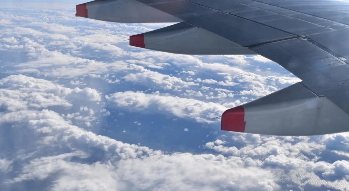 "Muore in pista dopo l'atterraggio d'emergenza",  choc a bordo del volo Ita