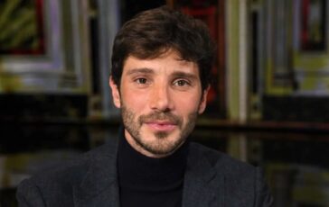 Stefano De Martino chiede aiuto ai carabinieri