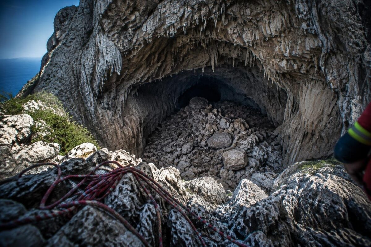 Operazione di salvataggio nella grotta di Gorropeddu, Sardegna