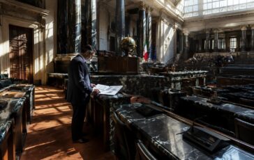 Opposizione critica il bilancio: rischi di un voto in regime di urgenza