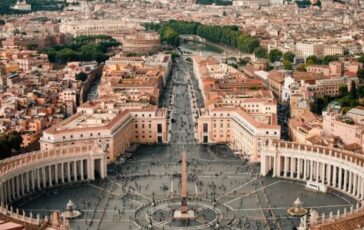 Papa Leone XIV torna all'Angelus dopo il ricovero