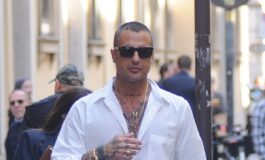 Fabrizio Corona aggredito sotto casa.
