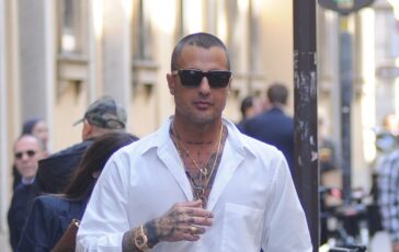 Fabrizio Corona aggredito sotto casa.