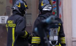 Vasto incendio in un camping a Peschiera del Garda
