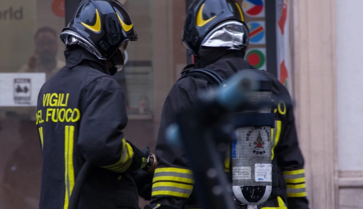 Peschiera del Garda, vasto incendio in un camping: persone ferite