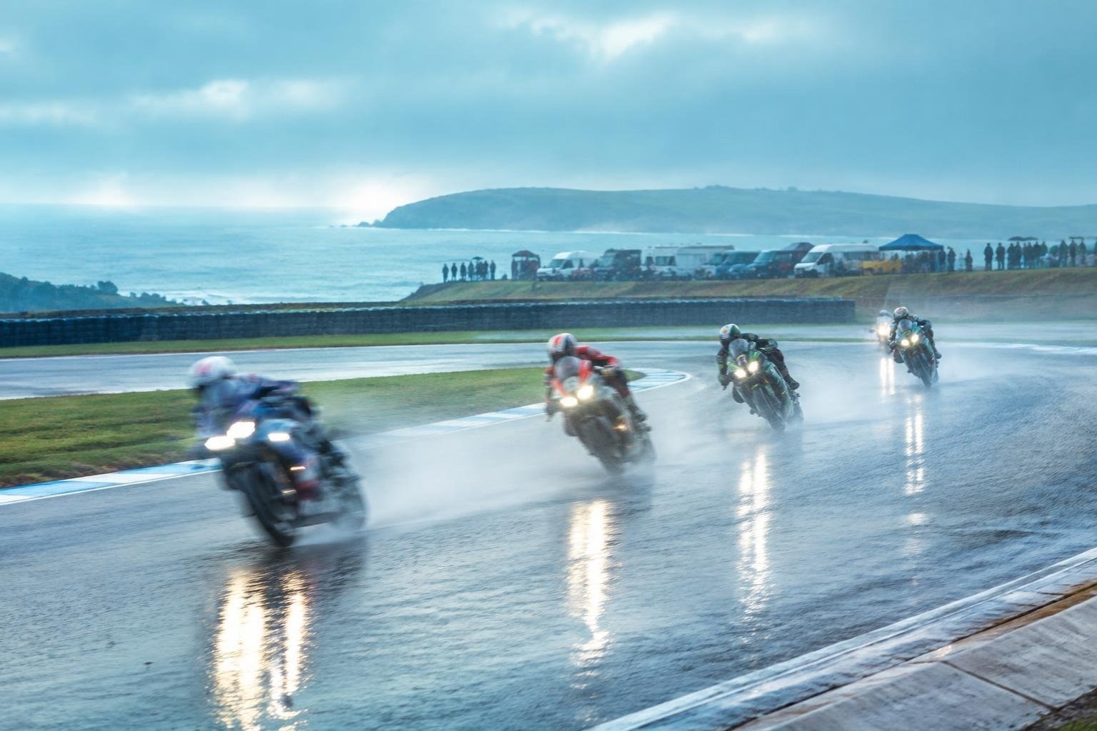 Pioggia e visibilità zero: tutte le gare di MotoGP, Moto2 e Moto3 annullate