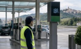 Prezzi carburante: diesel sotto 2,20 € e benzina sotto 2 € in Italia