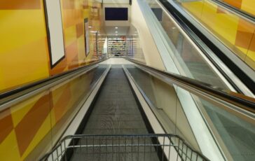 scaffali vuoti supermercati