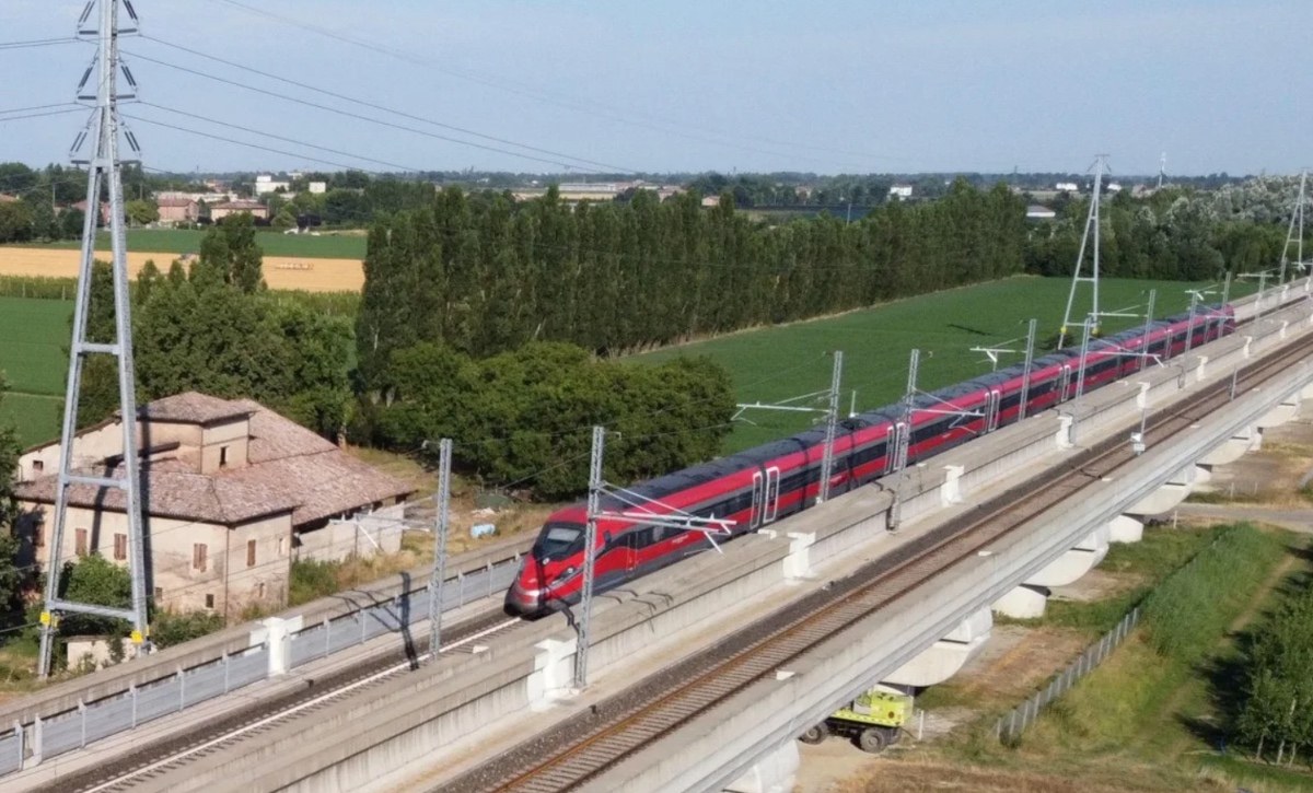 Scioperi novembre 2026, treni, aerei e mezzi pubblici a rischio: tutte le date da segnare