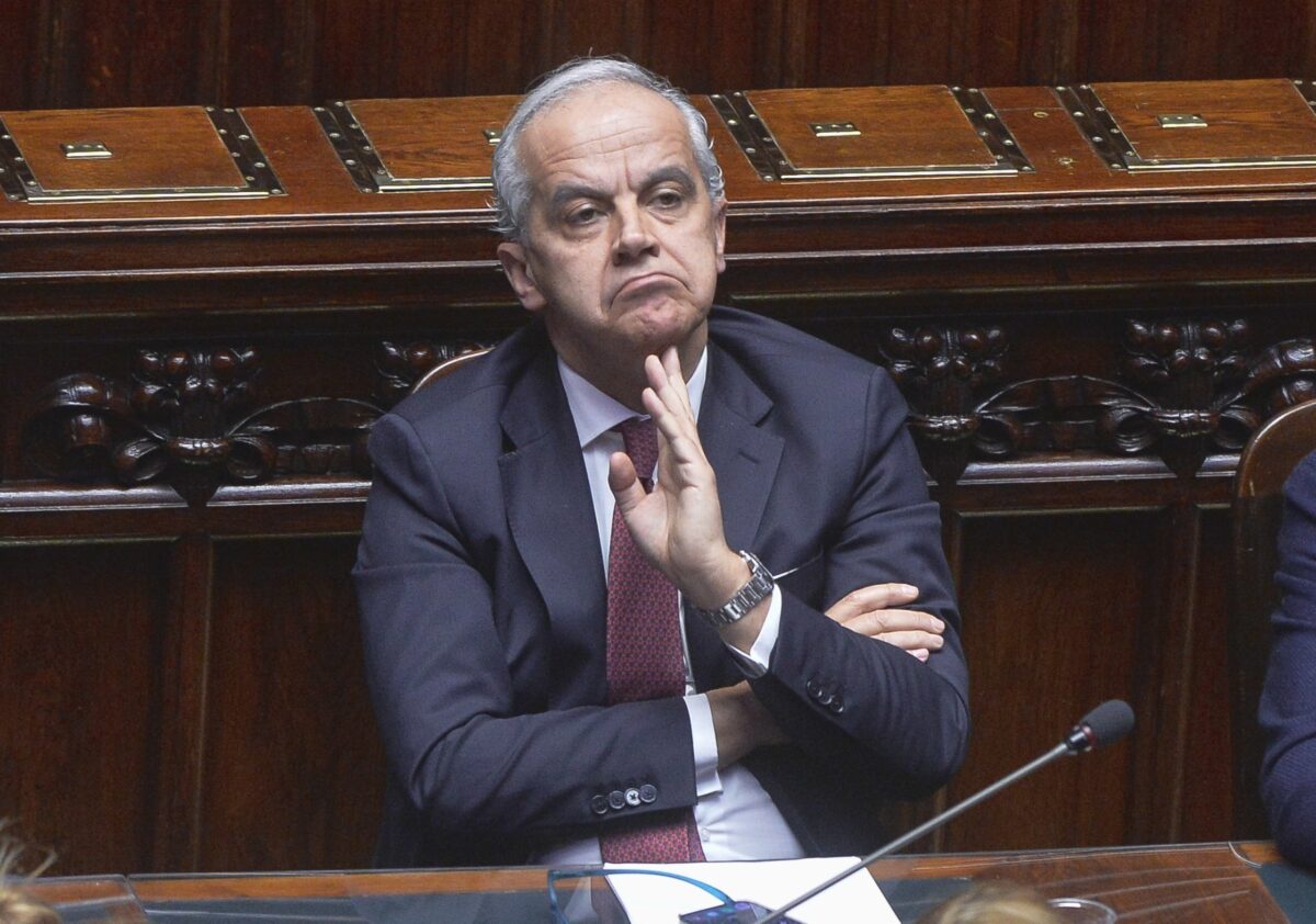 Matteo Piantedosi, Ministro dell'Interno, parla in Parlamento.