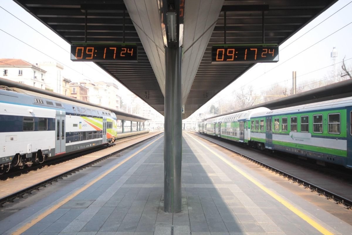 Sciopero generale 30 ottobre 2026, cosa succede a treni, bus e aerei?
