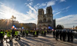 Scontri nelle città francesi: Macron richiama l'ordine