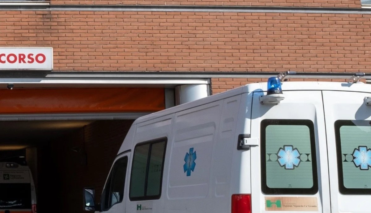 Si sente male al lavoro ma l'infermiera non chiama il 118: morta 56enne