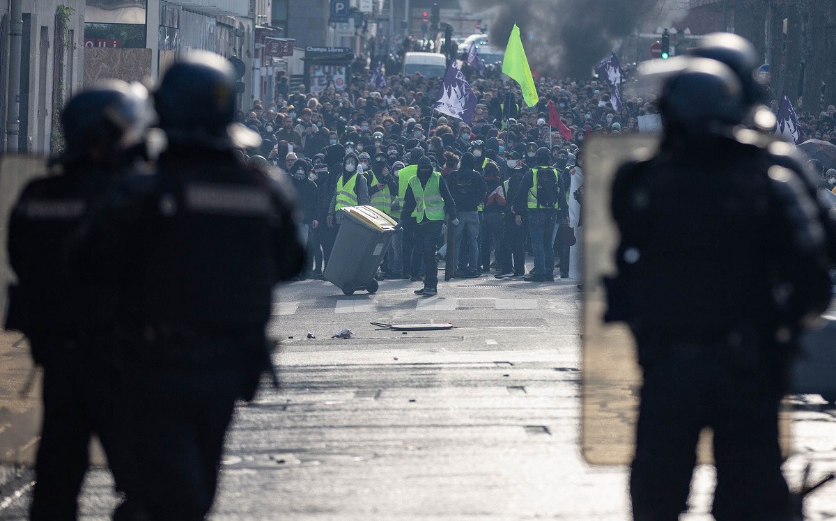 Studenti in piazza in Francia, l'intervento di Lecornu: “Nessuno può rimanere indifferente”