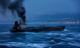 Tanker colpito da drone: fumo nero su Sochi e divieto di balneazione