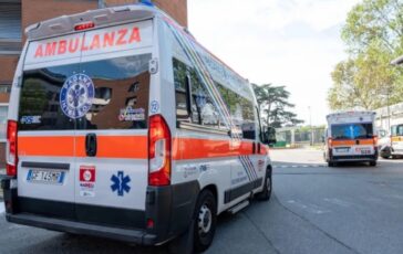 Terribile incidente in moto: schianto mortale contro il guardrail