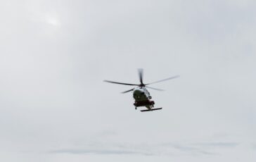 Elicottero da ricognizione precipita e si schianta